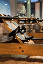 Načíst obrázek do prohlížeče Galerie, WaterRower S4 Oak - Veslovací trenažér
